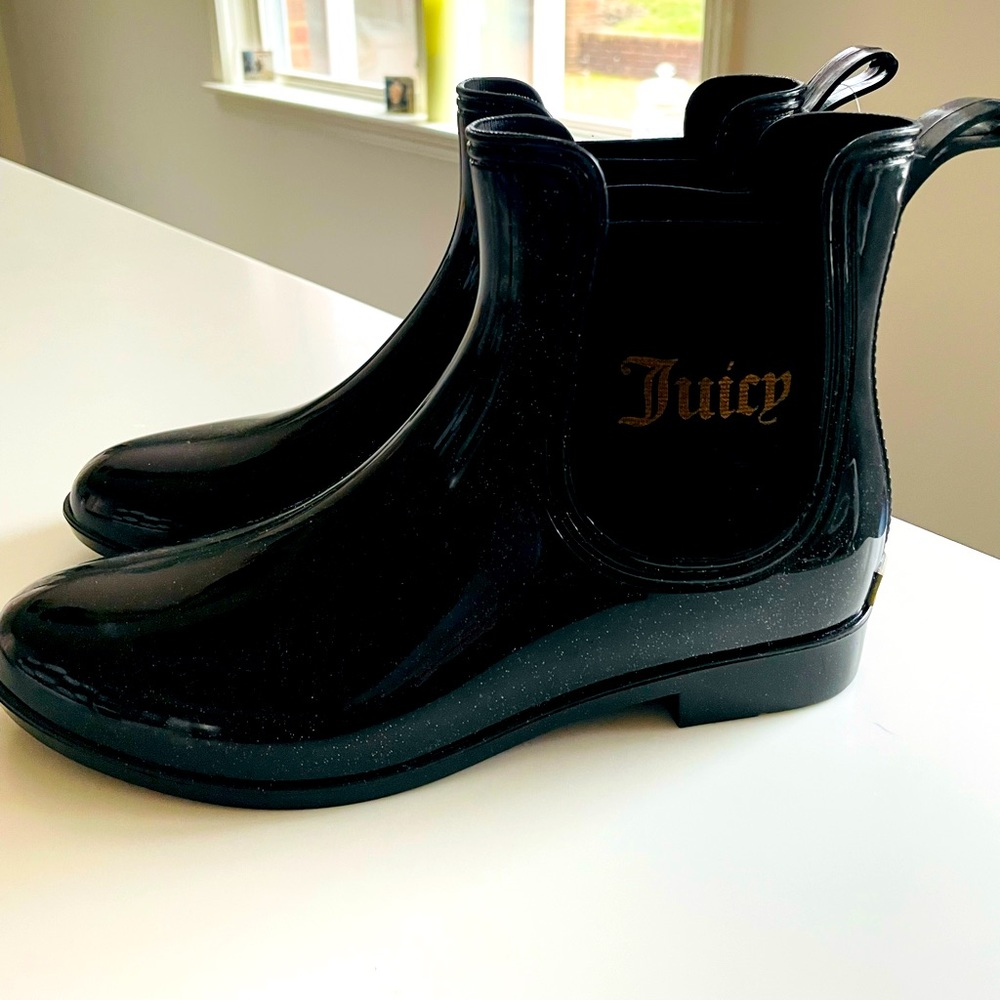 NWT Juicy Couture black with gold sparkle flecks rain/ snow boots!